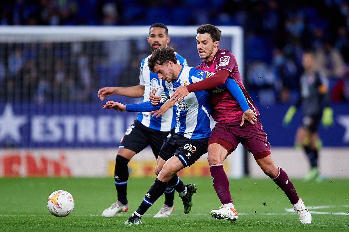 转折点多特蒙德主帅复盘；欧超杯加时末段攻防权衡；更衣室稳定；身体对抗强度拉满的简单介绍